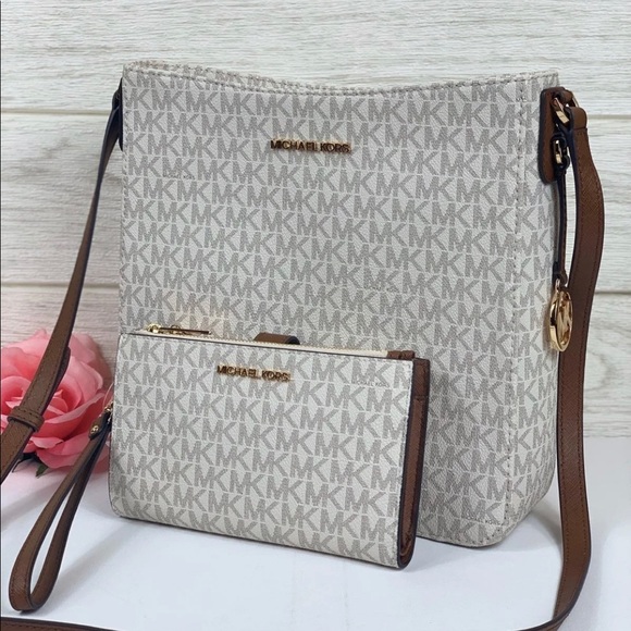 michael kors crossbody messenger
